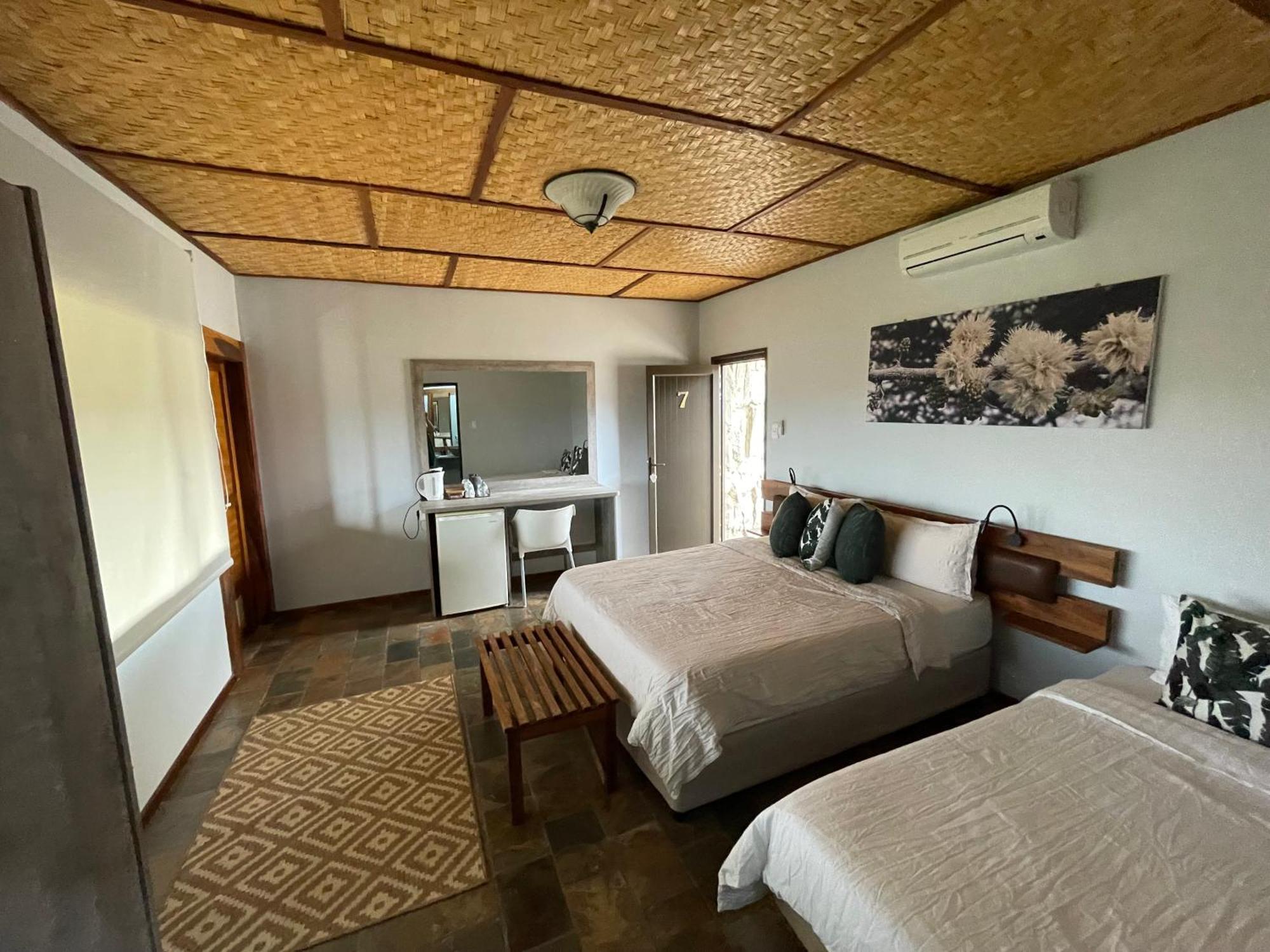 Aloegrove Safari Lodge Otjiwarongo Exteriör bild