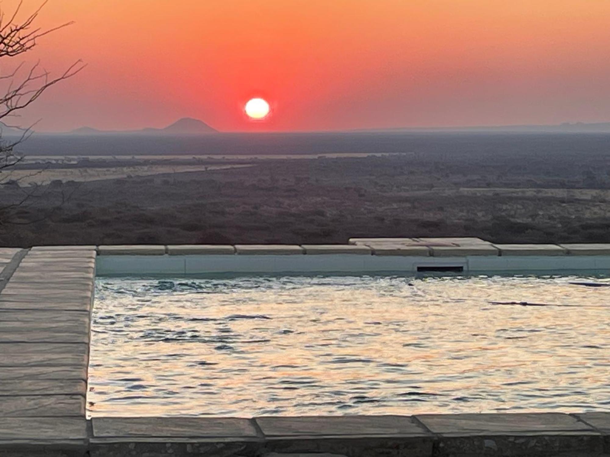 Aloegrove Safari Lodge Otjiwarongo Exteriör bild