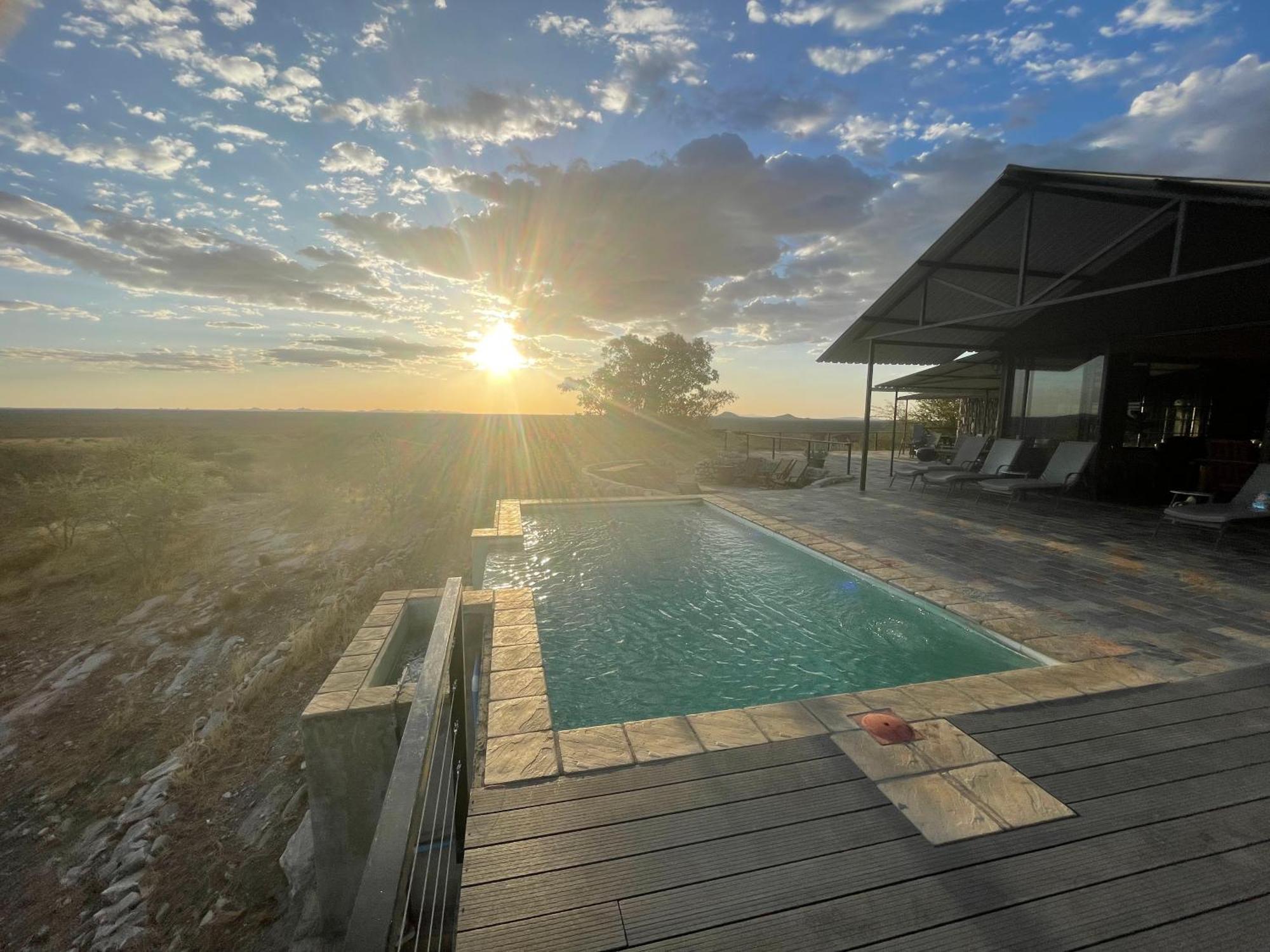 Aloegrove Safari Lodge Otjiwarongo Exteriör bild